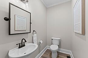 Winding Down by Avantstay Sleeps 20 Dock View