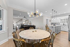 Winding Down by Avantstay Sleeps 20 Dock View