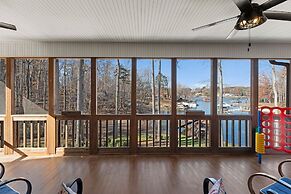 Winding Down by Avantstay Sleeps 20 Dock View