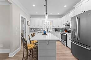 Winding Down by Avantstay Sleeps 20 Dock View