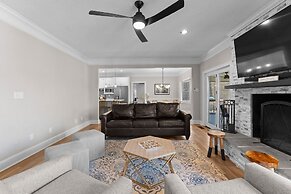 Winding Down by Avantstay Sleeps 20 Dock View