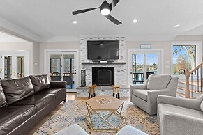 Winding Down by Avantstay Sleeps 20 Dock View