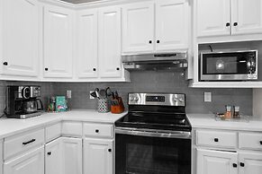 Winding Down by Avantstay Sleeps 20 Dock View