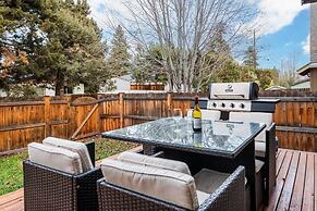 Old Mill Getaway by Avantstay Private Backyard w Hot Tub