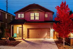 Old Mill Getaway by Avantstay Private Backyard w Hot Tub