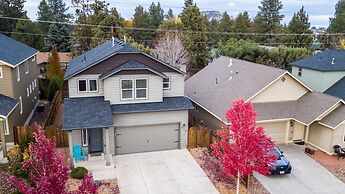 Old Mill Getaway by Avantstay Private Backyard w Hot Tub