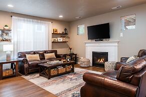 Old Mill Getaway by Avantstay Private Backyard w Hot Tub