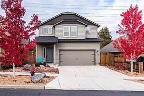 Old Mill Getaway by Avantstay Private Backyard w Hot Tub