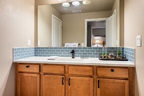 Old Mill Getaway by Avantstay Private Backyard w Hot Tub