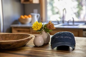 Sweet Pine by Avantstay Cozy Character Cottage in Tahoma