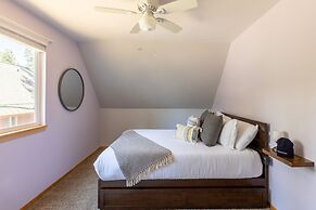 Sweet Pine by Avantstay Cozy Character Cottage in Tahoma