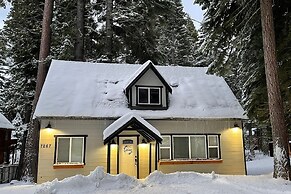 Sweet Pine by Avantstay Cozy Character Cottage in Tahoma