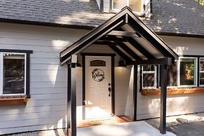 Sweet Pine by Avantstay Cozy Character Cottage in Tahoma