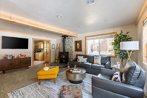 Sweet Pine by Avantstay Cozy Character Cottage in Tahoma