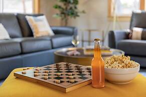 Sweet Pine by Avantstay Cozy Character Cottage in Tahoma