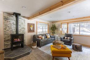 Sweet Pine by Avantstay Cozy Character Cottage in Tahoma