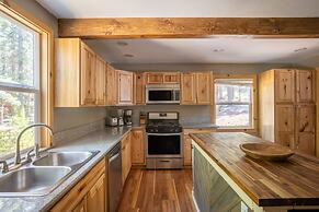 Sweet Pine by Avantstay Cozy Character Cottage in Tahoma