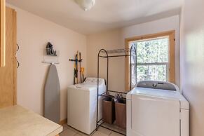 Sweet Pine by Avantstay Cozy Character Cottage in Tahoma