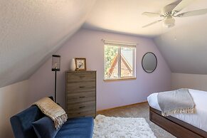 Sweet Pine by Avantstay Cozy Character Cottage in Tahoma