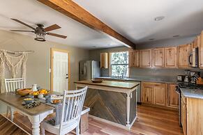 Sweet Pine by Avantstay Cozy Character Cottage in Tahoma