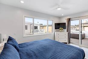 Shelly by Avantstay Steps to the Beach Deck w Ocean Views 5bdr