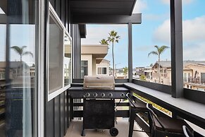 Shelly by Avantstay Steps to the Beach Deck w Ocean Views 5bdr