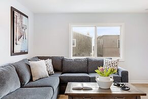 Shelly by Avantstay Steps to the Beach Deck w Ocean Views 5bdr