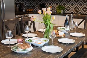 Shelly by Avantstay Steps to the Beach Deck w Ocean Views 5bdr