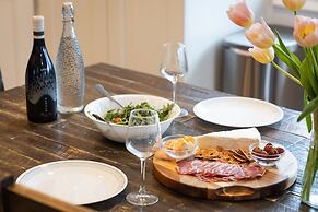 Shelly by Avantstay Steps to the Beach Deck w Ocean Views 5bdr