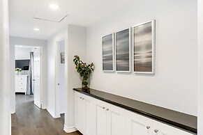 Shelly by Avantstay Steps to the Beach Deck w Ocean Views 5bdr