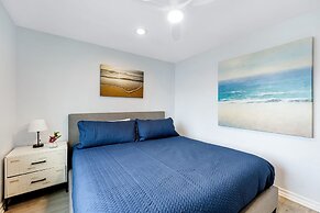 Shelly by Avantstay Steps to the Beach Deck w Ocean Views 5bdr