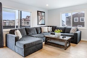 Shelly by Avantstay Steps to the Beach Deck w Ocean Views 5bdr