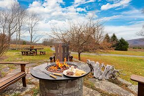 West Settlement Ranch by Avantstay Hudson Valley Escape Firepit Patio 