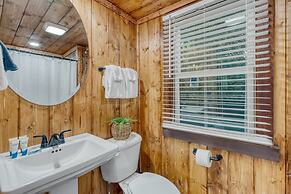 Riverwood Gatlinburg Pigeon Forge Cabin w River Views