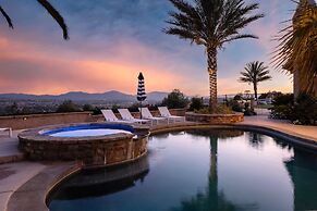 Sangiovese By Avantstay Spectacular Estate w Pool Hot Tub Putting Gree