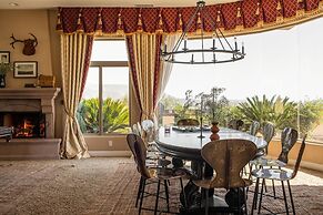 Sangiovese By Avantstay Spectacular Estate w Pool Hot Tub Putting Gree