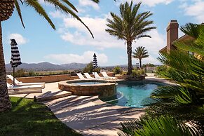 Sangiovese By Avantstay Spectacular Estate w Pool Hot Tub Putting Gree