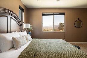 Sangiovese By Avantstay Spectacular Estate w Pool Hot Tub Putting Gree