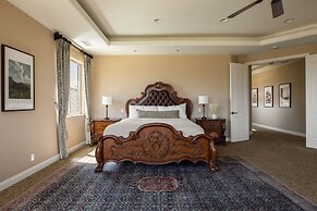 Sangiovese By Avantstay Spectacular Estate w Pool Hot Tub Putting Gree