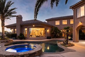 Sangiovese By Avantstay Spectacular Estate w Pool Hot Tub Putting Gree