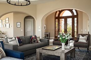 Sangiovese By Avantstay Spectacular Estate w Pool Hot Tub Putting Gree