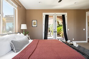 Sangiovese By Avantstay Spectacular Estate w Pool Hot Tub Putting Gree