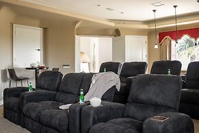 Sangiovese By Avantstay Spectacular Estate w Pool Hot Tub Putting Gree