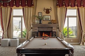 Sangiovese By Avantstay Spectacular Estate w Pool Hot Tub Putting Gree