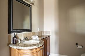 Sangiovese By Avantstay Spectacular Estate w Pool Hot Tub Putting Gree