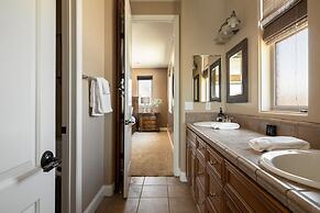 Sangiovese By Avantstay Spectacular Estate w Pool Hot Tub Putting Gree