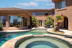 Sangiovese By Avantstay Spectacular Estate w Pool Hot Tub Putting Gree