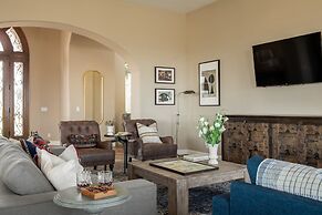 Sangiovese By Avantstay Spectacular Estate w Pool Hot Tub Putting Gree