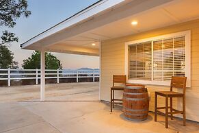 Wine Country Retreat Gorgeous Views Minutes to Wineries