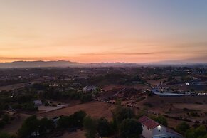 Wine Country Retreat Gorgeous Views Minutes to Wineries